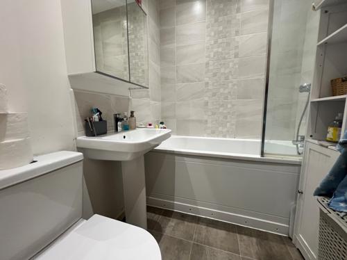 63 Bellamy Street Bathroom