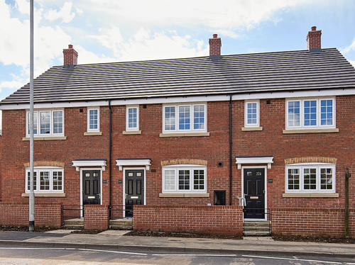 Image of the front of the properties at Farmside Green.