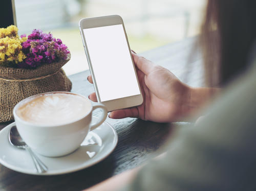 Phone Screen, Cafe (Shutterstock 613245851)